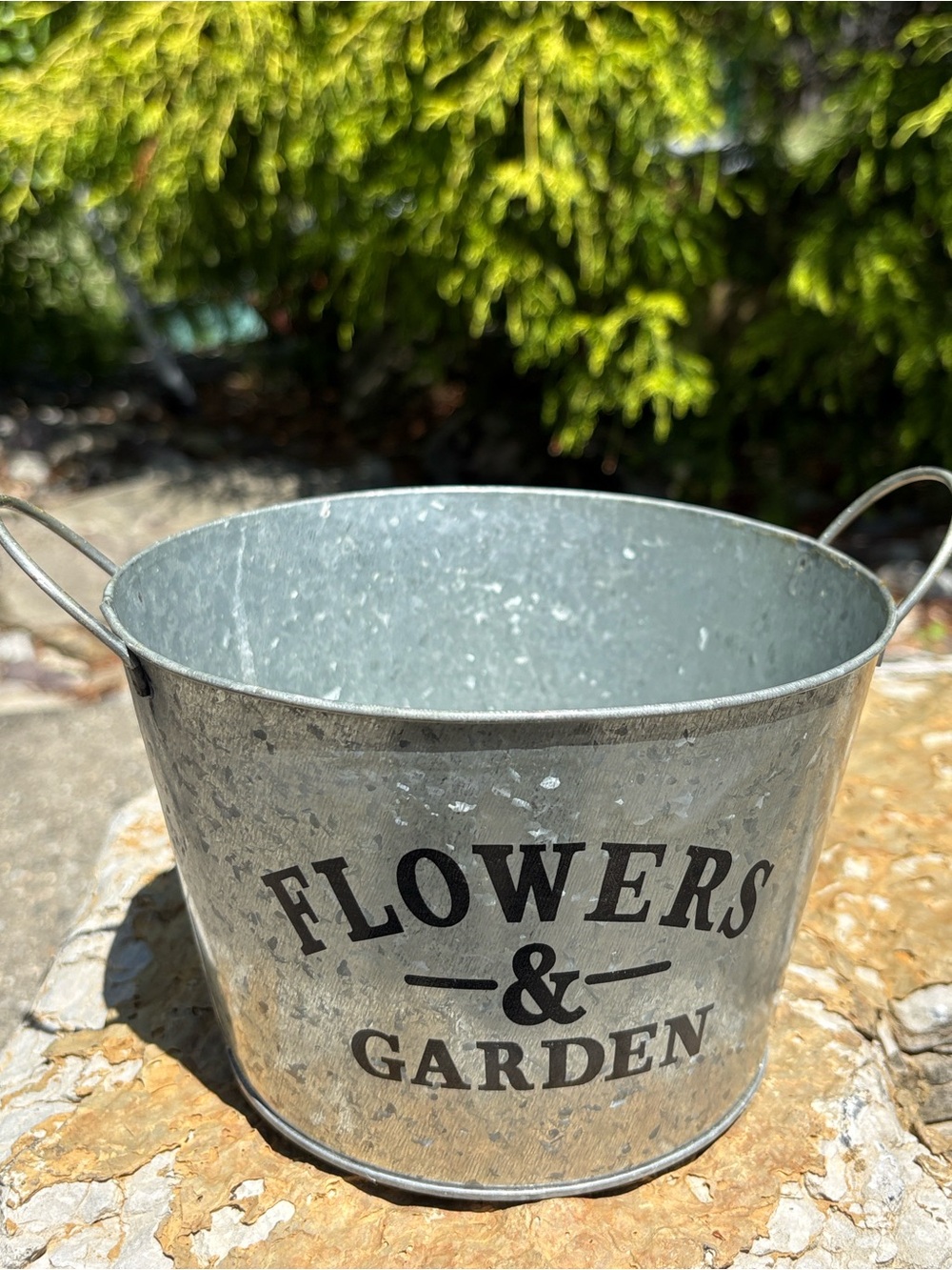 FLOWERS & GARDEN Farmhouse Distressed Silver Galvanized Metal Planter Container!